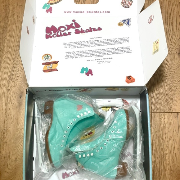 Moxi Ice Skates / Color "Floss" / Size 4 / New - Picture 9 of 11